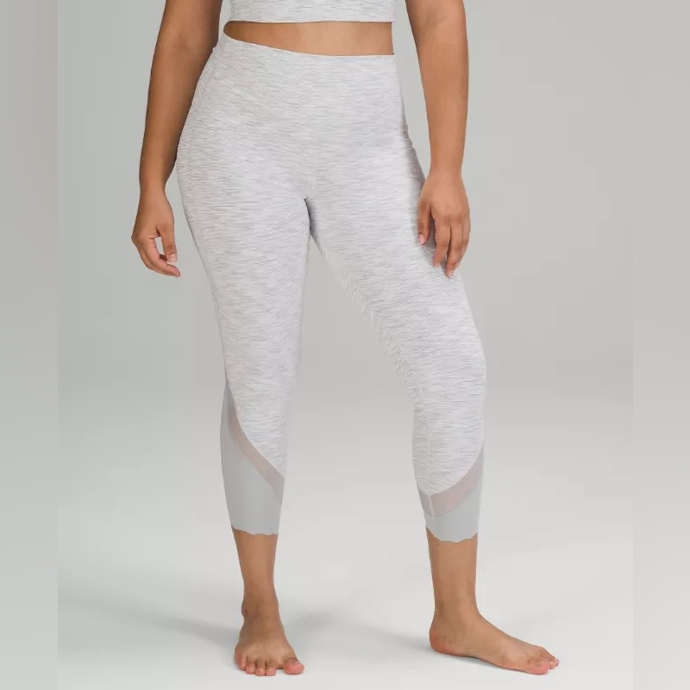 Wunder Under Scalloped Hem High-Rise Crop 23" *Luxtreme